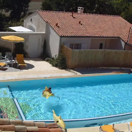 Familial Avec Piscine Chauffee, Jardin Clos, Equipement Bebe, Au Coeur D'une Propriete Viticole. Saint-Cybardeaux