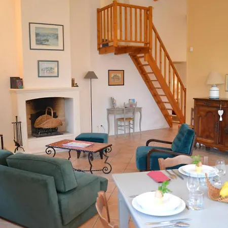 Familial Avec Piscine Chauffee, Jardin Clos, Equipement Bebe, Au Coeur D'une Propriete Viticole. - Fr-1-653-70 Saint-Cybardeaux