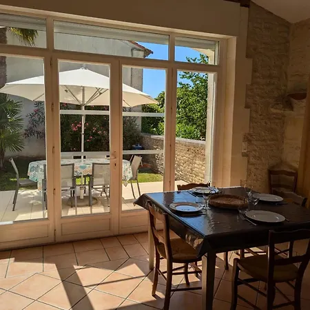 Familial Avec Piscine Chauffee, Jardin Clos, Equipement Bebe, Au Coeur D'une Propriete Viticole. Landhaus *