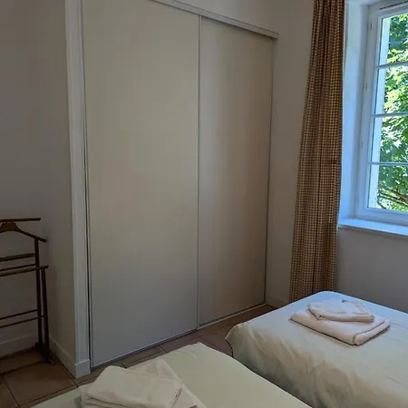 Landhaus Familial Avec Piscine Chauffee, Jardin Clos, Equipement Bebe, Au Coeur D'une Propriete Viticole. *