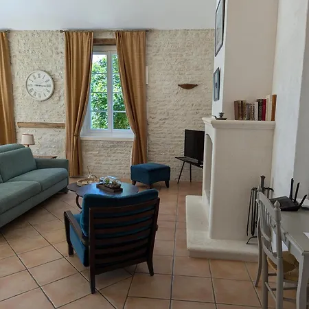 Familial Avec Piscine Chauffee, Jardin Clos, Equipement Bebe, Au Coeur D'une Propriete Viticole. Saint-Cybardeaux