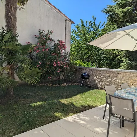 Familial Avec Piscine Chauffee, Jardin Clos, Equipement Bebe, Au Coeur D'une Propriete Viticole. * Saint-Cybardeaux