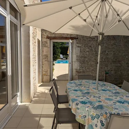 Familial Avec Piscine Chauffee, Jardin Clos, Equipement Bebe, Au Coeur D'une Propriete Viticole. Landhaus Saint-Cybardeaux
