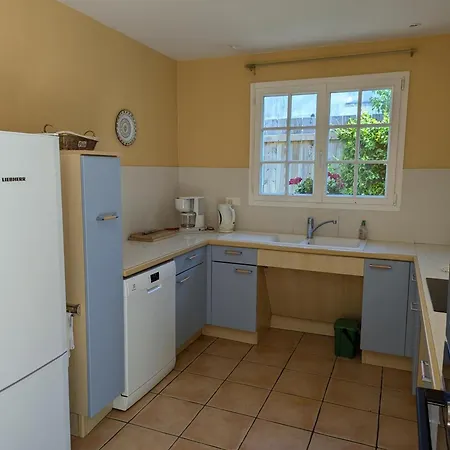 Familial Avec Piscine Chauffee, Jardin Clos, Equipement Bebe, Au Coeur D'une Propriete Viticole.