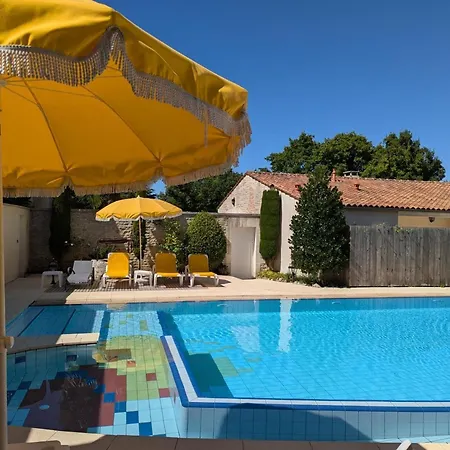 Landhaus Familial Avec Piscine Chauffee, Jardin Clos, Equipement Bebe, Au Coeur D'une Propriete Viticole.