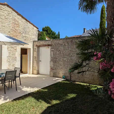 Landhaus Familial Avec Piscine Chauffee, Jardin Clos, Equipement Bebe, Au Coeur D'une Propriete Viticole. Saint-Cybardeaux