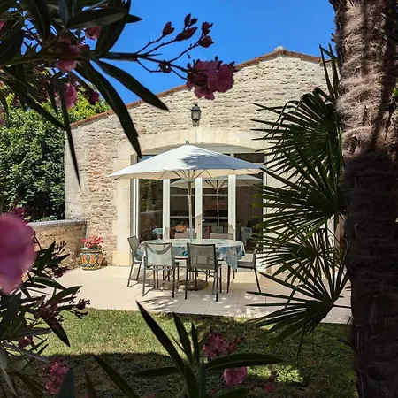 Familial Avec Piscine Chauffee, Jardin Clos, Equipement Bebe, Au Coeur D'une Propriete Viticole. Saint-Cybardeaux