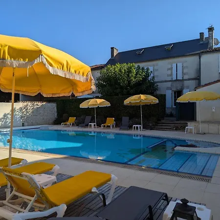 Familial Avec Piscine Chauffee, Jardin Clos, Equipement Bebe, Au Coeur D'une Propriete Viticole. Landhaus
