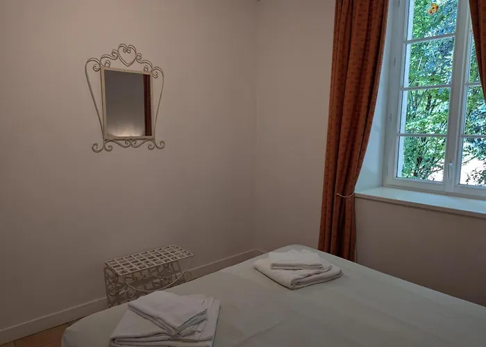 Familial Avec Piscine Chauffée, Jardin Clos, équipement Bébé, Au Cœur D'une Propriété Viticole. - Fr-1-653-70 * Saint-Cybardeaux