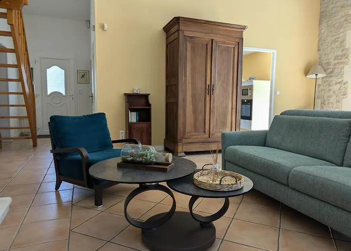 Familial Avec Piscine Chauffée, Jardin Clos, équipement Bébé, Au Cœur D'une Propriété Viticole. - Fr-1-653-70 * Saint-Cybardeaux