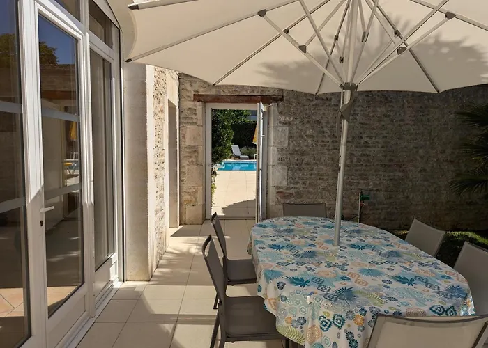 Familial Avec Piscine Chauffée, Jardin Clos, équipement Bébé, Au Cœur D'une Propriété Viticole. - Fr-1-653-70 Сasa de vacaciones Saint-Cybardeaux
