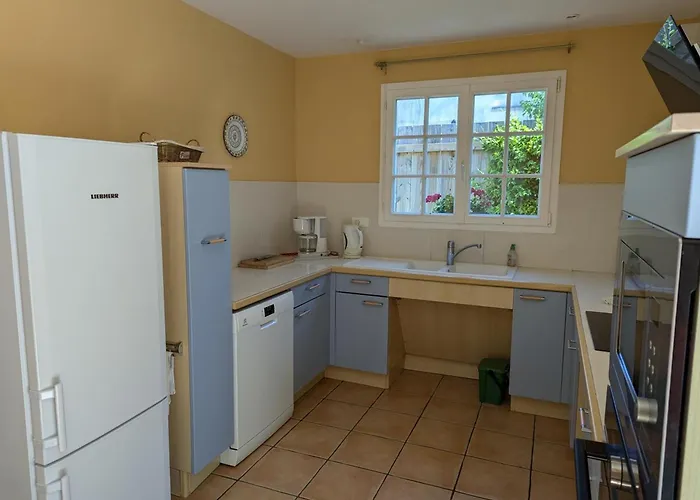 Familial Avec Piscine Chauffée, Jardin Clos, équipement Bébé, Au Cœur D'une Propriété Viticole. - Fr-1-653-70