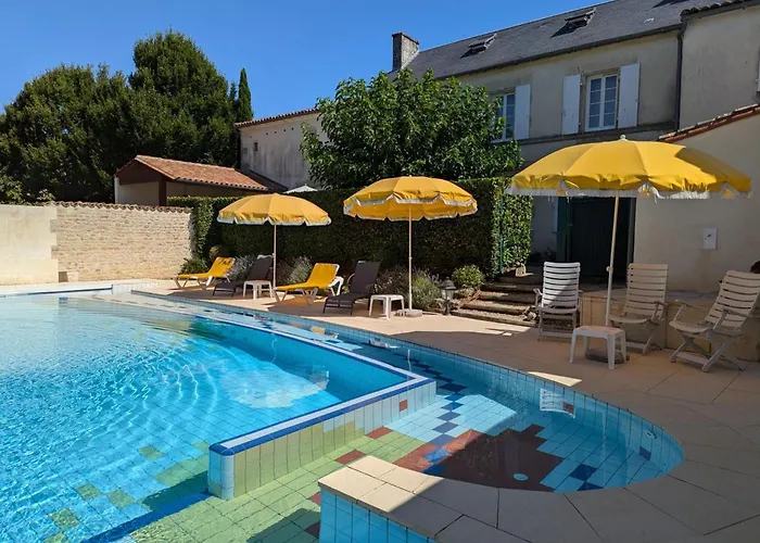 Familial Avec Piscine Chauffée, Jardin Clos, équipement Bébé, Au Cœur D'une Propriété Viticole. - Fr-1-653-70 *