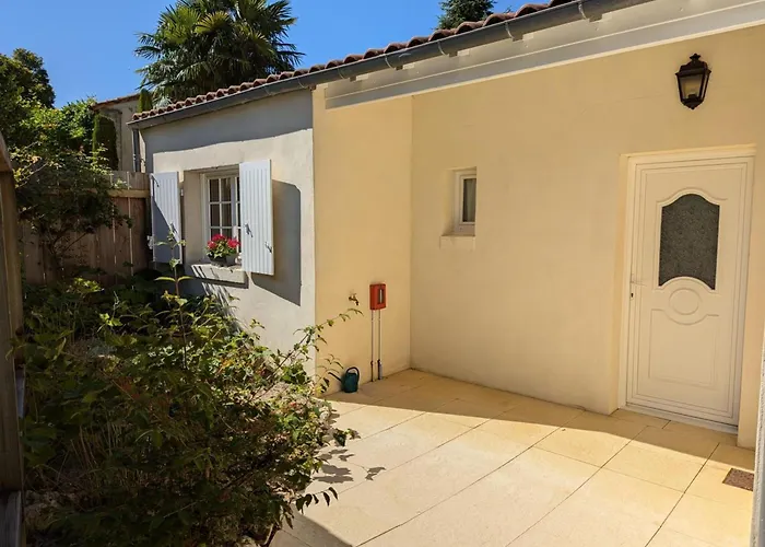 Familial Avec Piscine Chauffée, Jardin Clos, équipement Bébé, Au Cœur D'une Propriété Viticole. - Fr-1-653-70 Saint-Cybardeaux